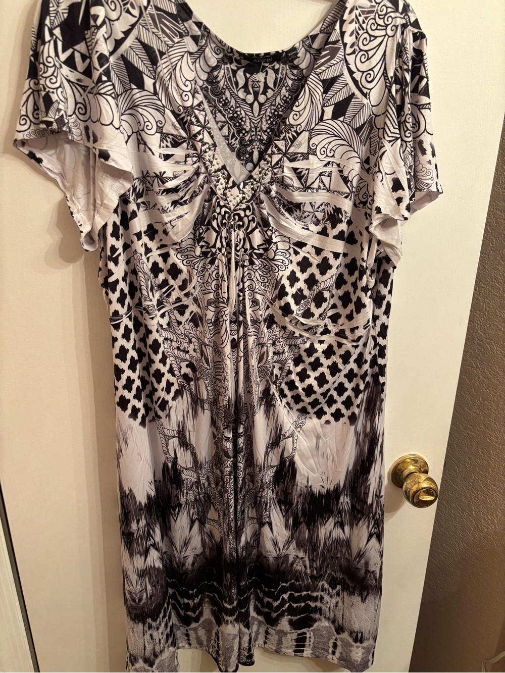 Apt. 9 Black and White Printed V‑Neck Midi Dress